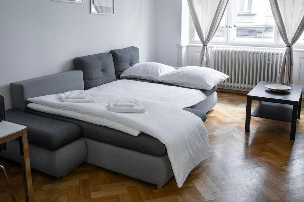 Prince Matyas Apartment Prag Exteriör bild