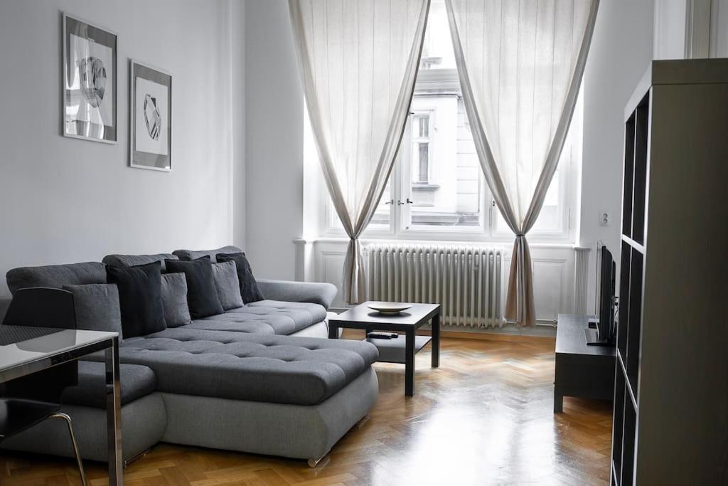Prince Matyas Apartment Prag Exteriör bild