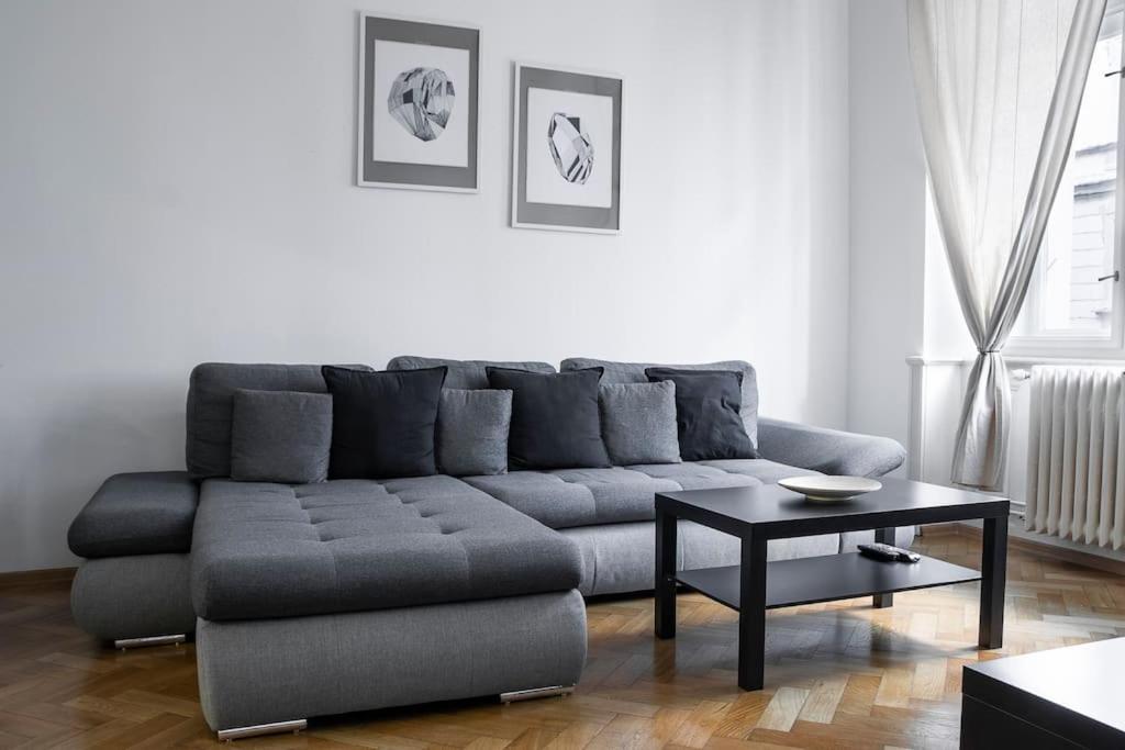 Prince Matyas Apartment Prag Exteriör bild