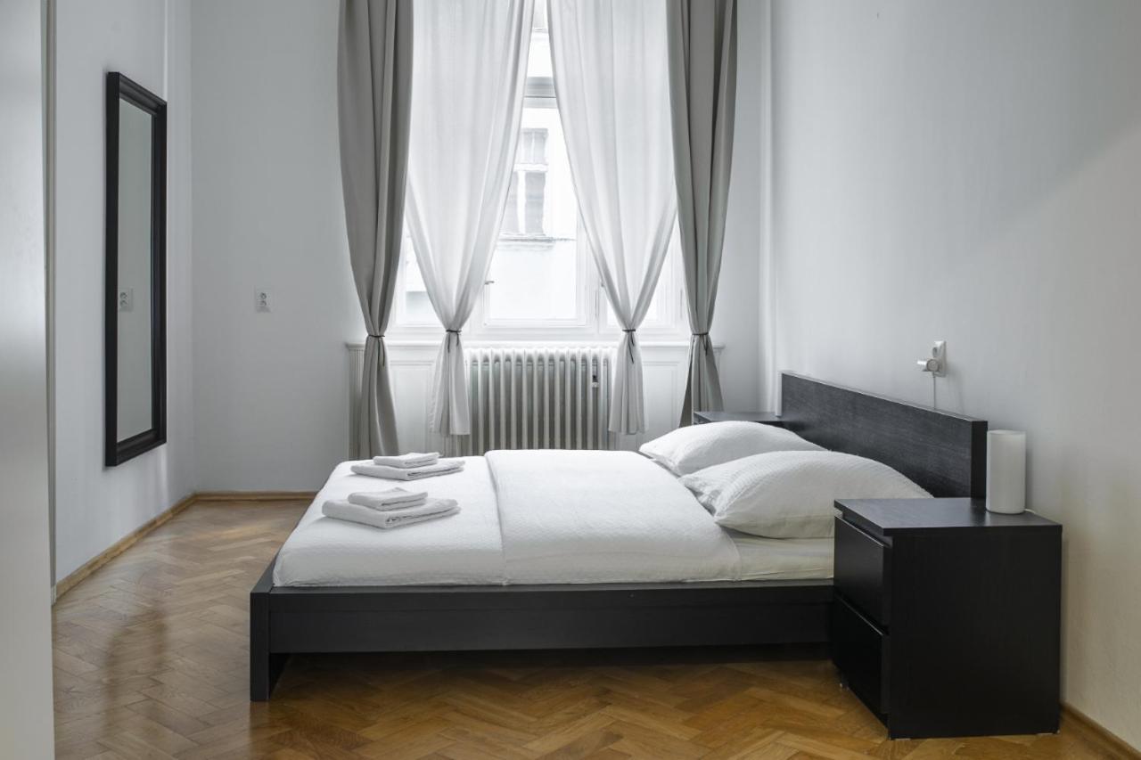Prince Matyas Apartment Prag Exteriör bild